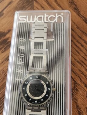 Swatch CHRONO Silver Bracelet Watch with Black Dial Silver. IN BOX NEVER WORN